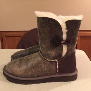 FINAL PRICE Bailey Button Bomber Uggs