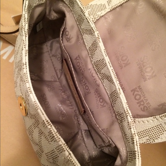 MK Jet set small flap signature crossbosy - Picture 2 of 3