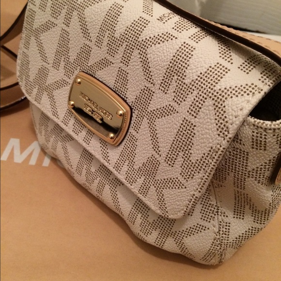 MK Jet set small flap signature crossbosy - Picture 3 of 3