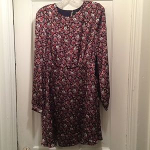 COLLEGE SALE🚨NWOT long-sleeve floral dress