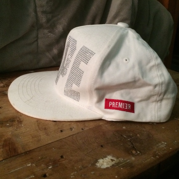 Hat - Picture 2 of 3