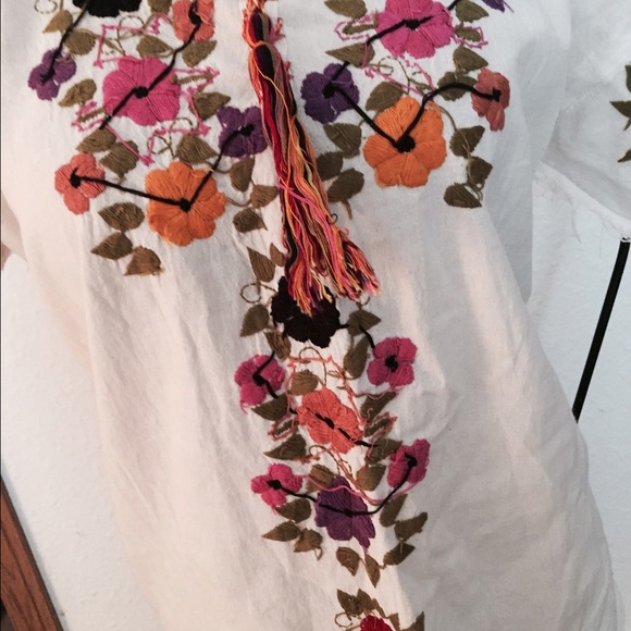 Flower linen top🚫sold🚫 - Picture 2 of 2