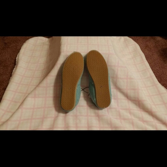 Turquoise flats - Picture 2 of 4
