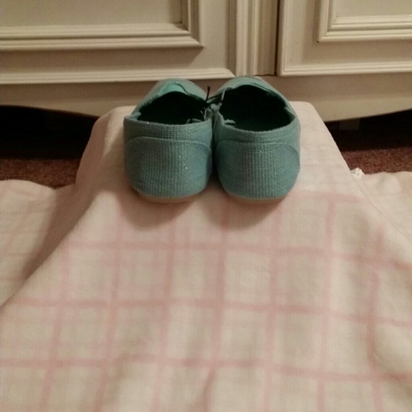 Turquoise flats - Picture 3 of 4