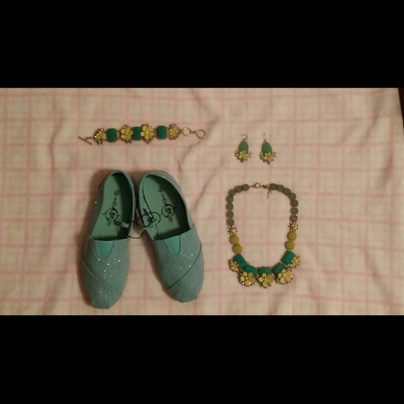 Turquoise flats - Picture 4 of 4