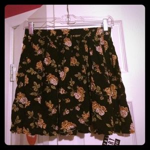 Brandy Melville Skater skirt