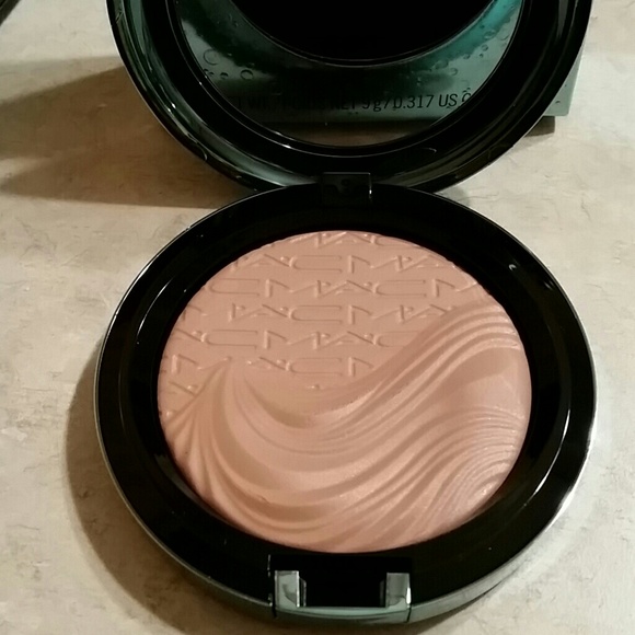 Mac Bronzing Powder  "Aphrodite's Shell"