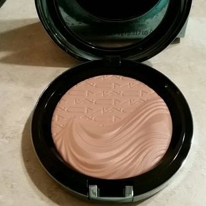 Mac Bronzing Powder  "Aphrodite's Shell"