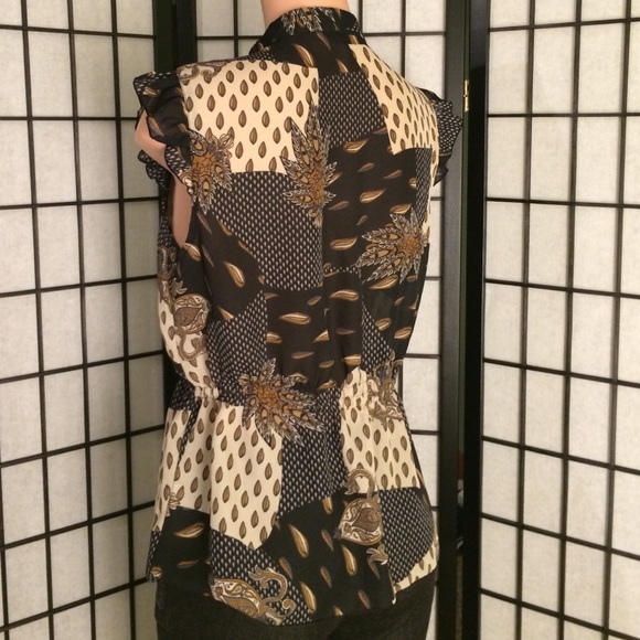 ⚫️BLACK & TAN PRINT TOP⚫️ - Picture 2 of 2