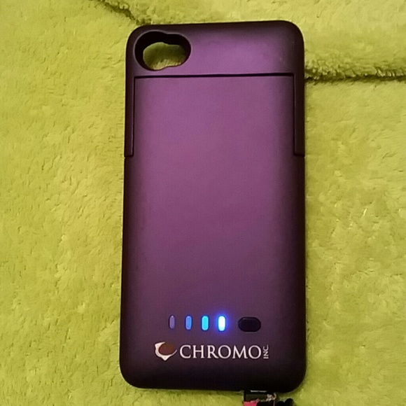 Purple iphone 4 charging case