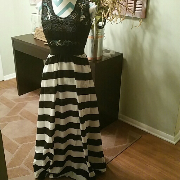 Black and white sleeveless dress