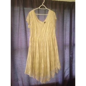 Torrid V hem off white lace dress