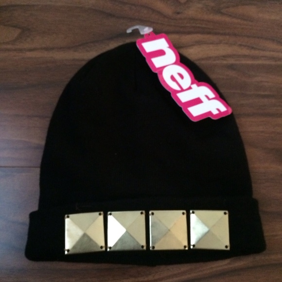 Black w/Gold stud NEFF beanie•NWT•