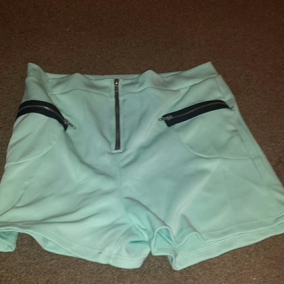 Dresses & Skirts - Shorts