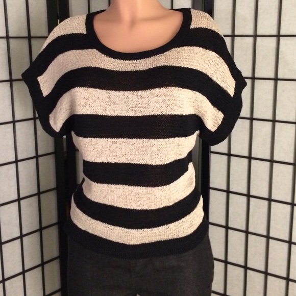 SHORT SLEEVES KNIT TOP - Picture 1 of 2