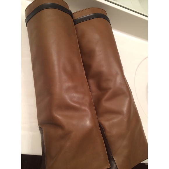 🚫SOLD🚫 GiVENCHY BOOTS - Picture 3 of 4