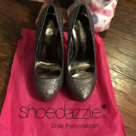 Grey glitter shoe dazzle pumps.