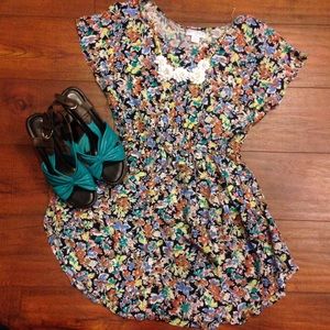 Cute floral dress.
