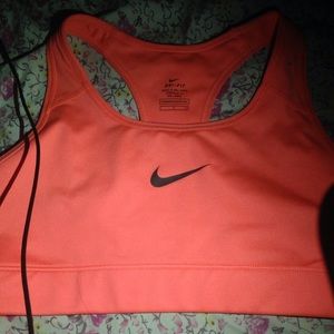 Nike pro sports bra