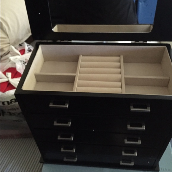 Wooden jewelry box