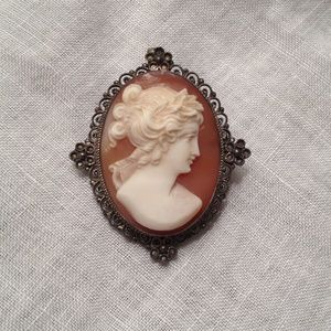 ❤ Vintage Cameo Brooch