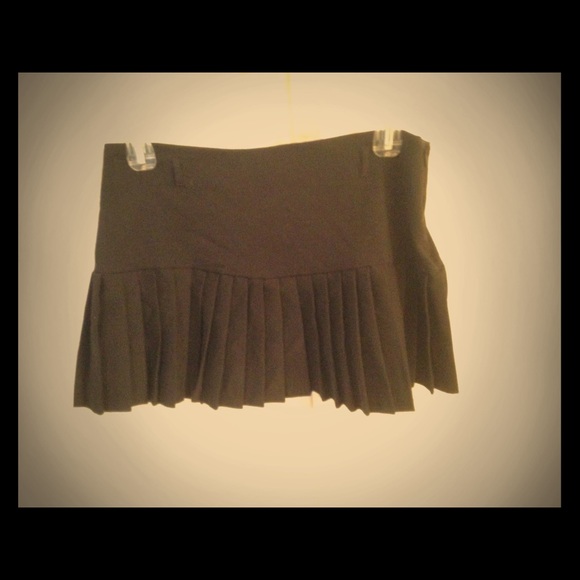 Black pleated miniskirt
