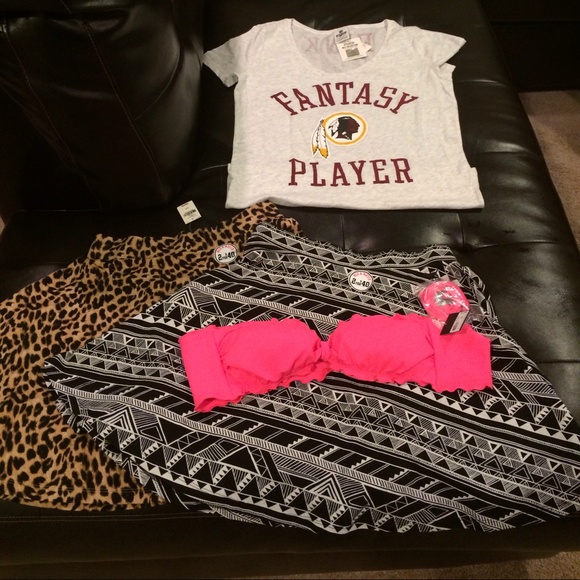 VS BUNDLE ( just1 skirt the white&black)