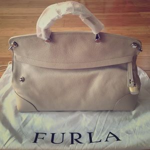 ♥️Furla♥️Brand New Beige Piper