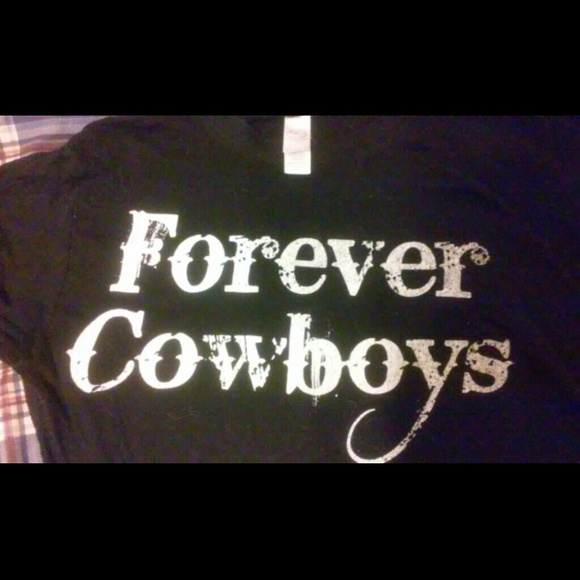🔴SOLD 🔴Black Forever Cowboys t-shirt - Picture 2 of 2