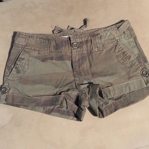 American Eagle Outfitters Camo Shorts 💚