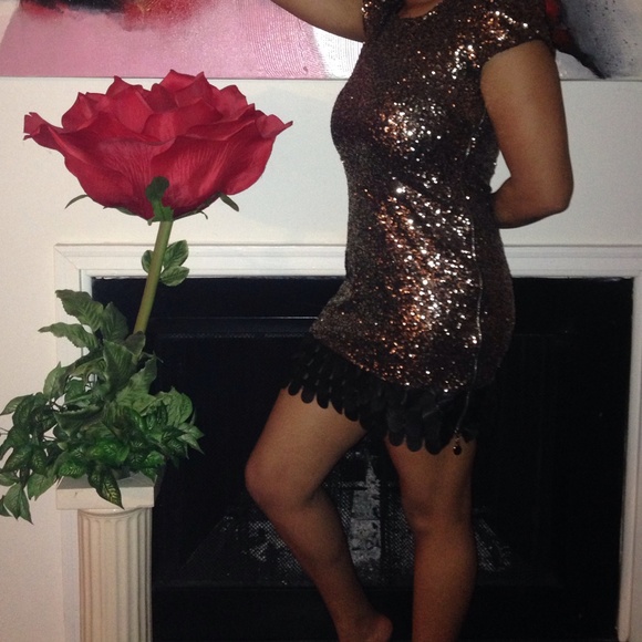 Sequins gold dress