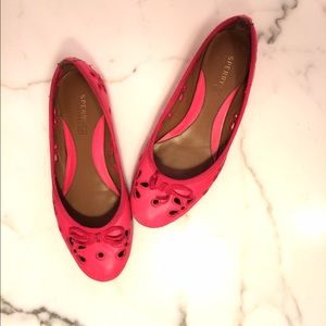 Hot pink, bow flats.