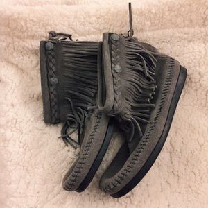 Minnetonka | grey ankle boots