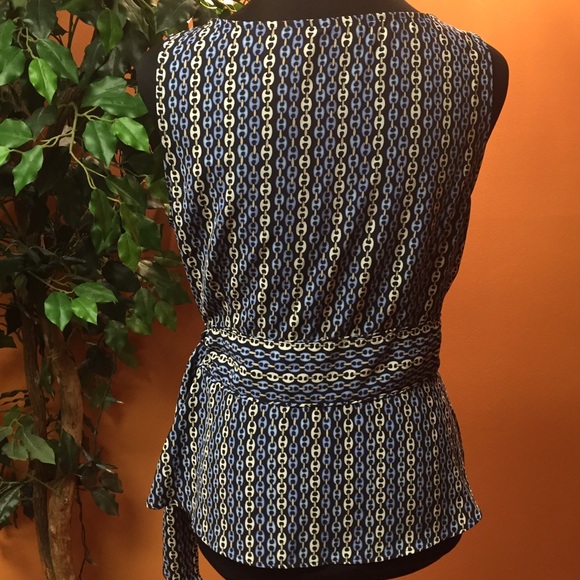 SZ 10💐CHAIN PRINT WRAP STYLE BLOUSE💐COVINGTON💐 - Picture 2 of 4