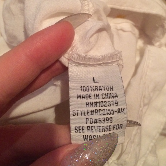 White crop strap shirt w/ gold buttons - Picture 3 of 3