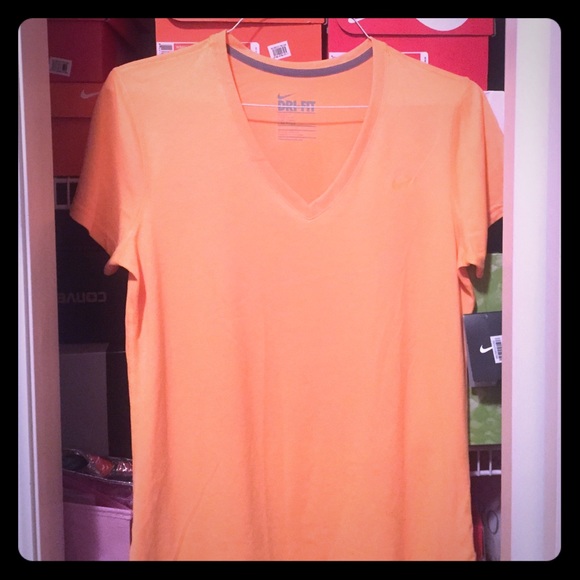 Nike NWT dri-fit t shirt in Orange