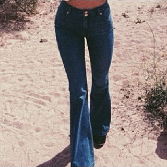 LOOKING FOR *SIMILAR* - Picture 2 of 4