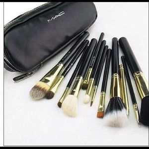 Mac makeup brush set