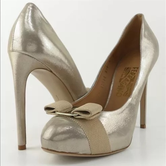 Ferragamo vara bow heels rilly size 6.5 c