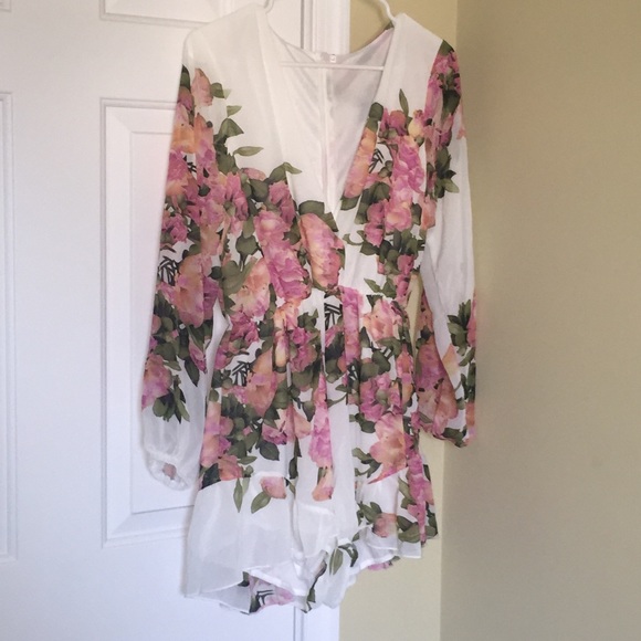Brand new Floral v-neck romper size L
