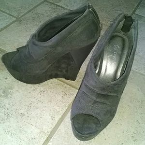 Gray peep toe wedge