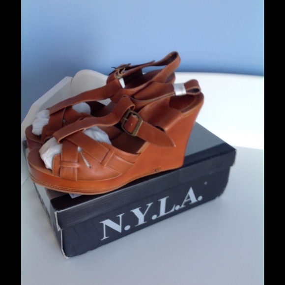 👡NYLA Tan Wedge Heel Sandals👡
