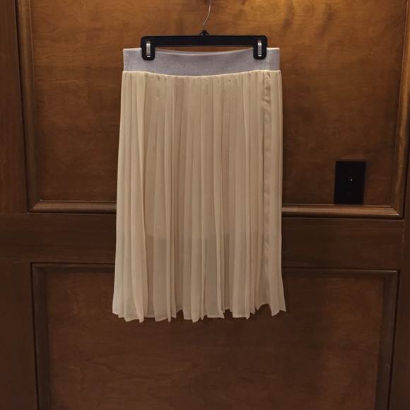 Pleated skirt , cream, size large