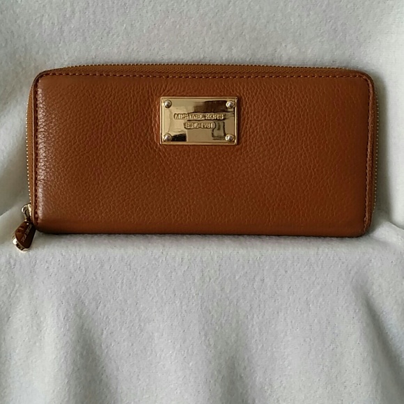 Michael Kors Clutches & Wallets - Michael Kors Wallet