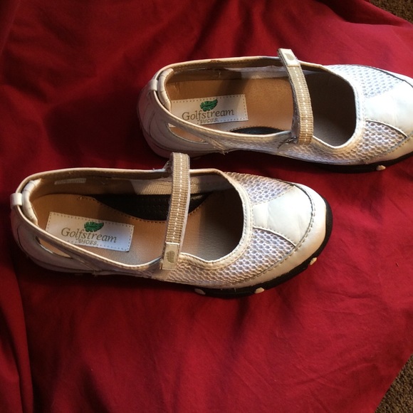 Golf shoes