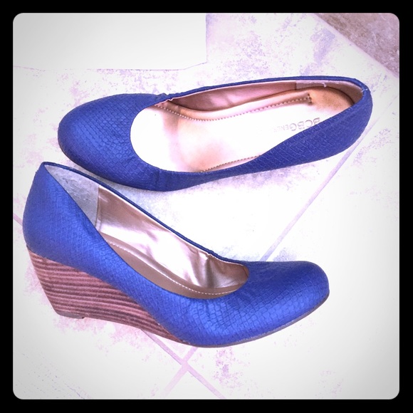 Blue BCBGeneration Tallie Wedges, size 9