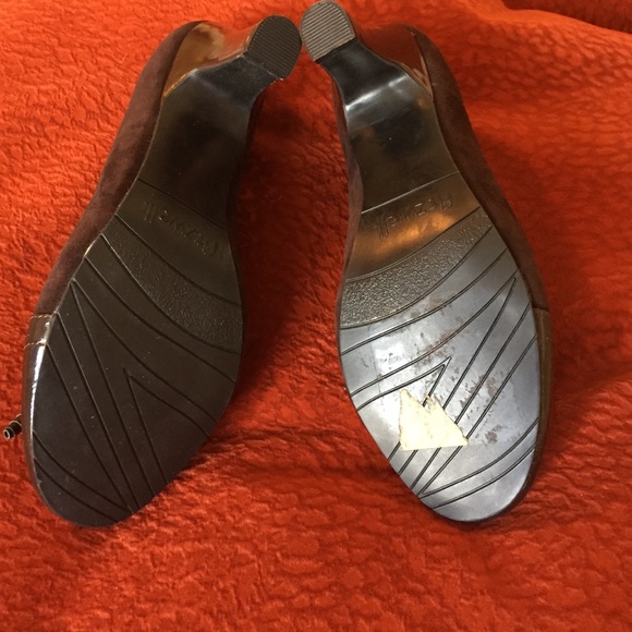 Fitzwell chocolate bow heels. NWOT - Picture 2 of 3