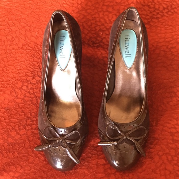 Fitzwell chocolate bow heels. NWOT - Picture 3 of 3