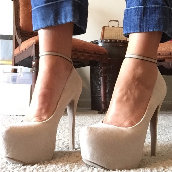 Just Fab cream suede platform stilettos - Picture 4 of 4
