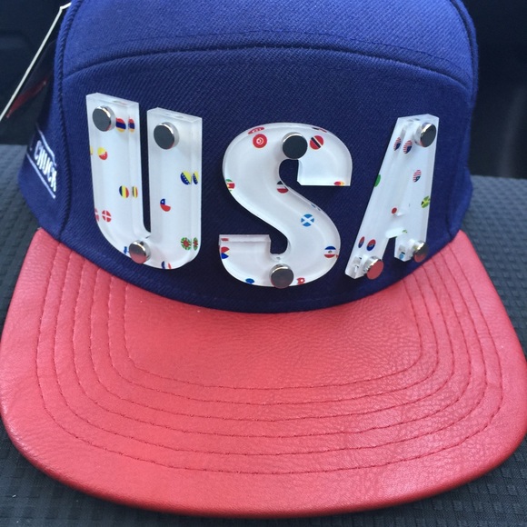 Brand New Original Chuck -World edition - Picture 3 of 3